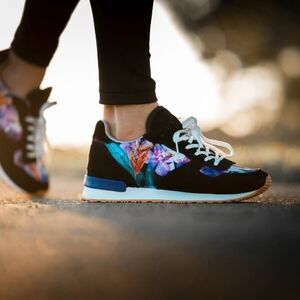inkkas Tropical Floral Caladium Jogger Shoes